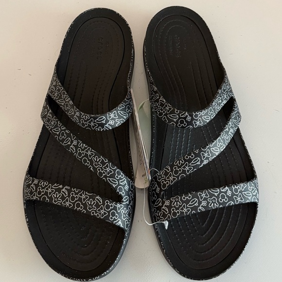 Disney Parks Authentic Black and White Swiftwater CROCS Sandals Women’s 10 NWT - Picture 1 of 8